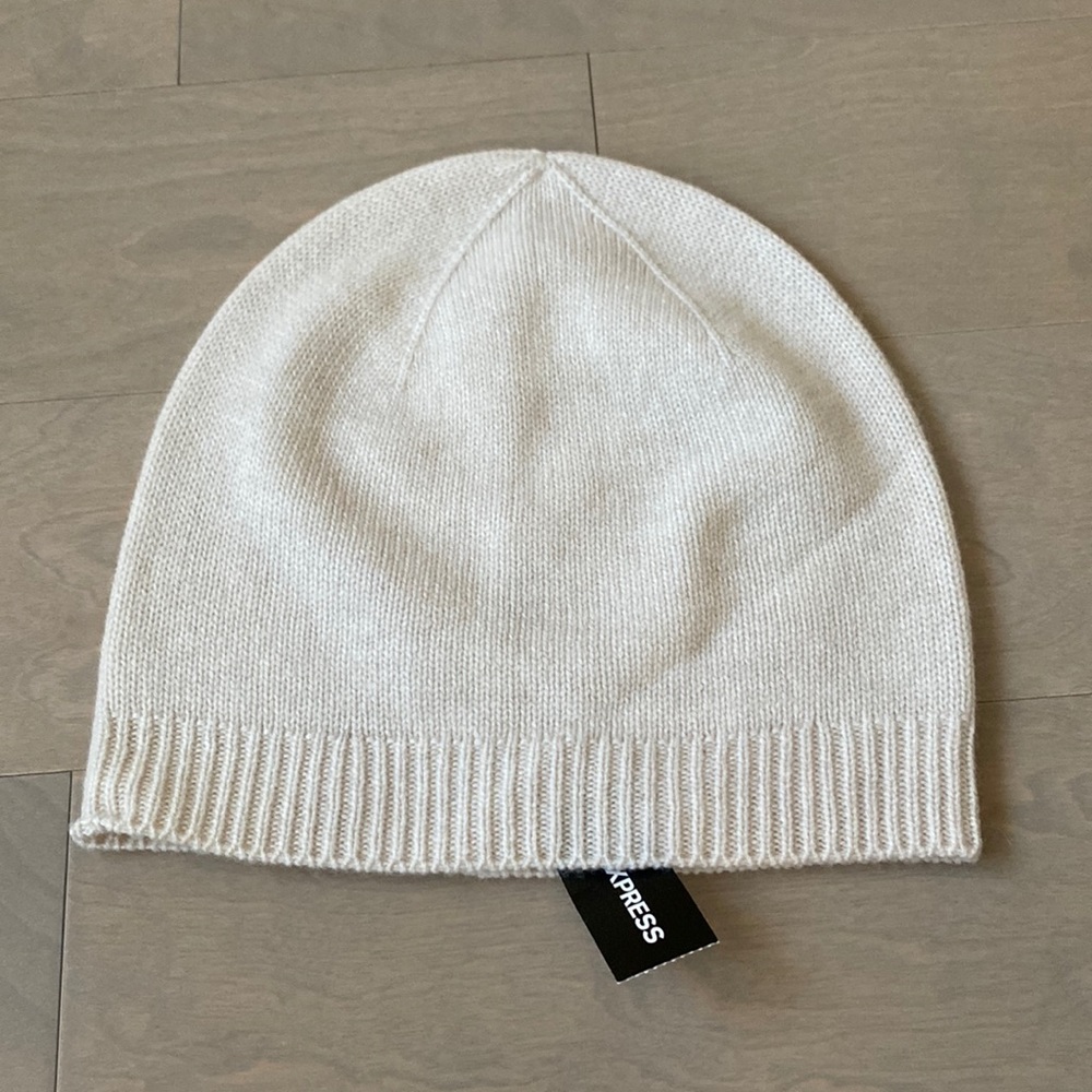BNWT Express 💯 % cashmere beanie. One size. Cream color. Gorgeous